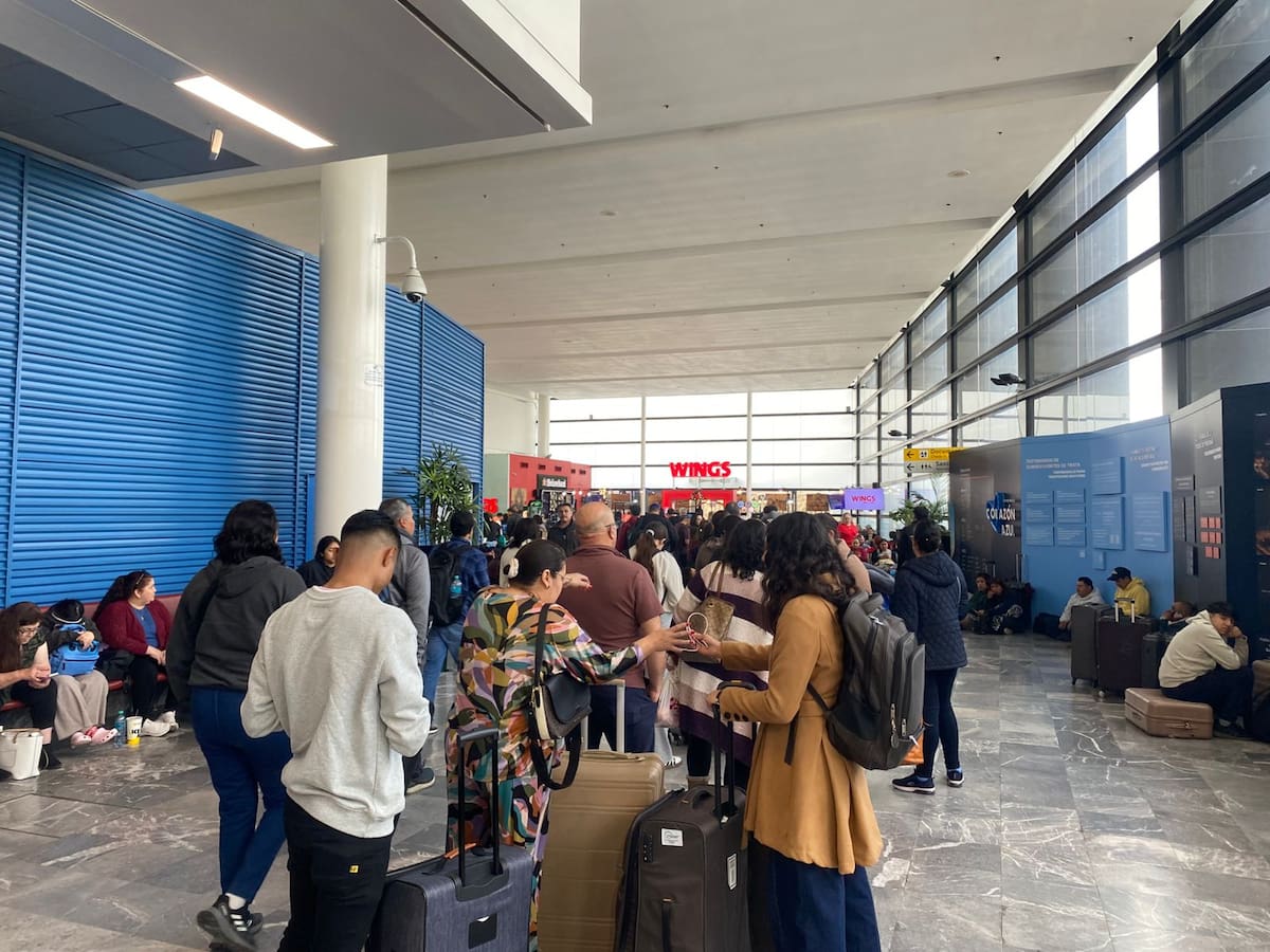La madrugada de lunes hubo afectaciones, particularmente en los arribos, sumando ya 10 días de impactos en el Aeropuerto por condiciones climáticas. Foto: Emmanuel Castañeda