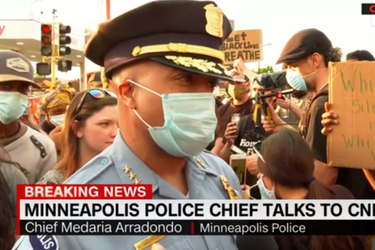 Tres agentes son "cómplices" en muerte de Floyd al guardar silencio: Jefe de Policía de Minneapolis