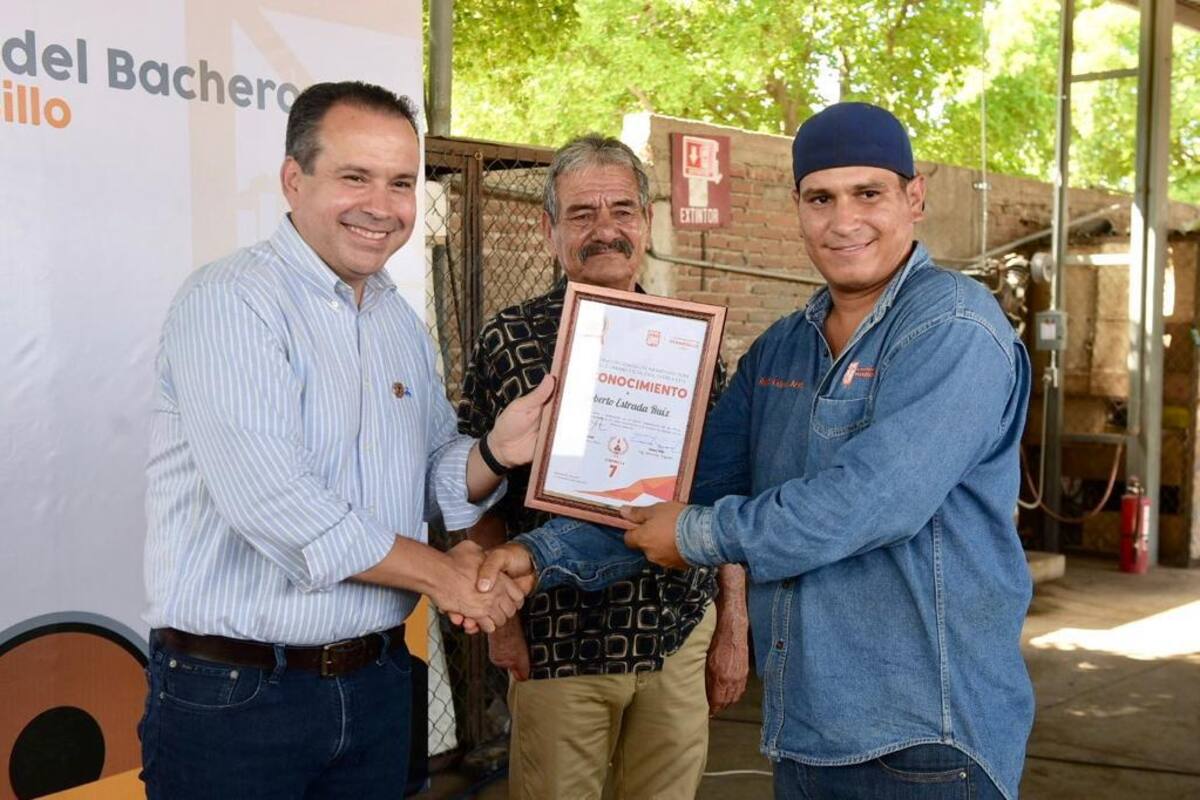 Reconoce Astiazarán a los trabajadores del área de bacheo
