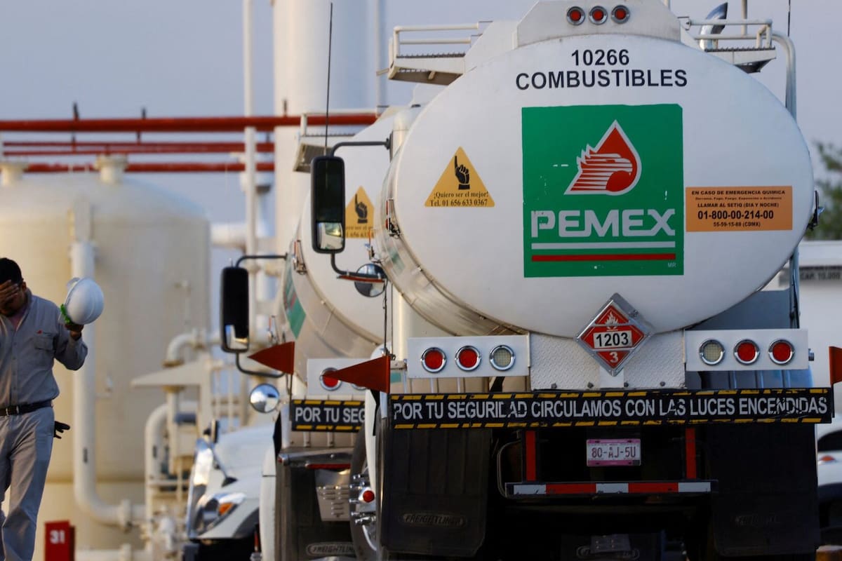 Ex directivos de Luz y Fuerza del Centro y Petróleos Mexicanos recibieron pensiones mensuales superiores a 1 millón de pesos mientras cerca de 9 mil jubilados del SME perciben entre 200 mil y 436 mil pesos, según listados oficiales publicados por la Secretaría de Anticorrupción