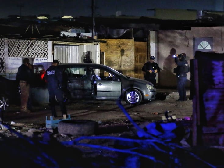 Hombre armado es asesinado a balazos dentro de su vehículo