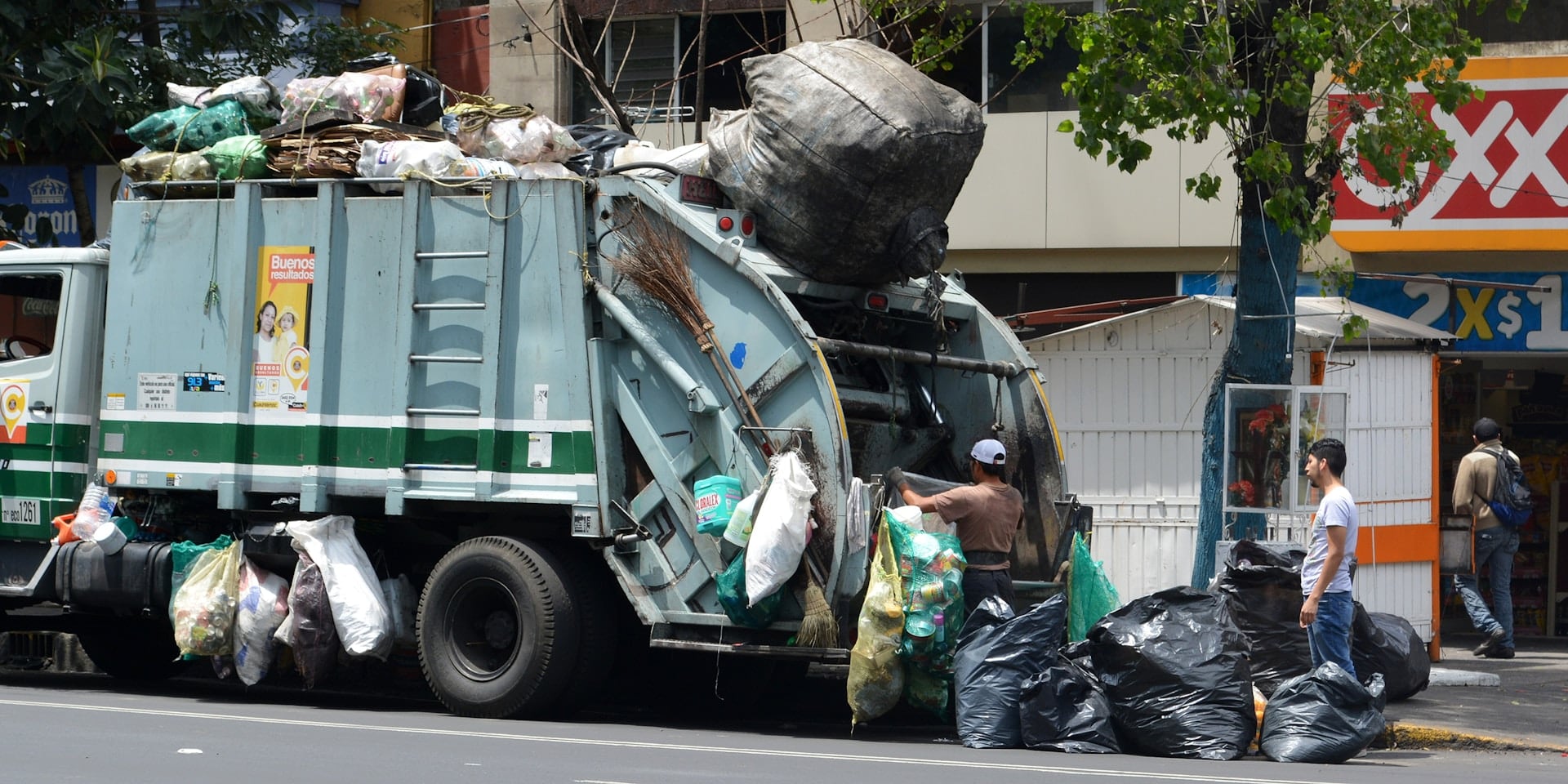 Que los vehículos oficiales no puedan cargar combustible no es tan grave, pero sí que no puedan reabastecerse los camiones recolectores de basura, por el problema de salud que podría generar. | Foto: Unplash