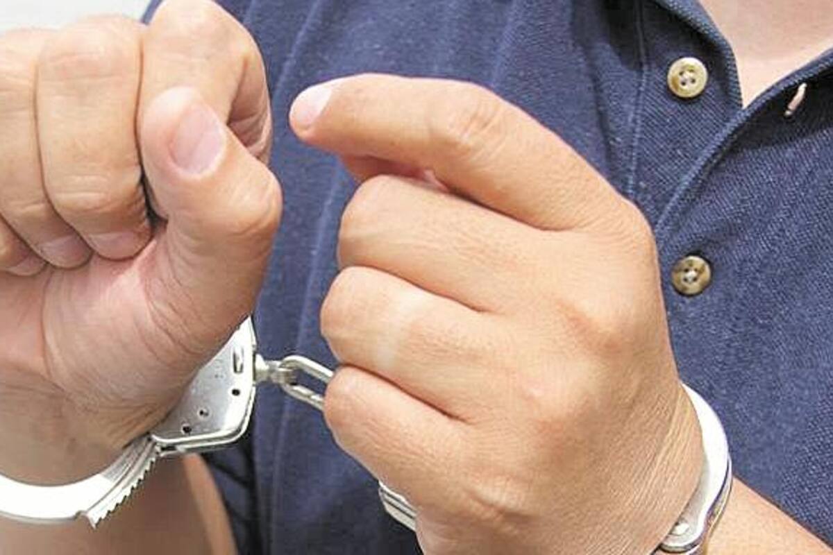 Detienen a padre de familiar por golpear a esposa en su rostro frente a su hija