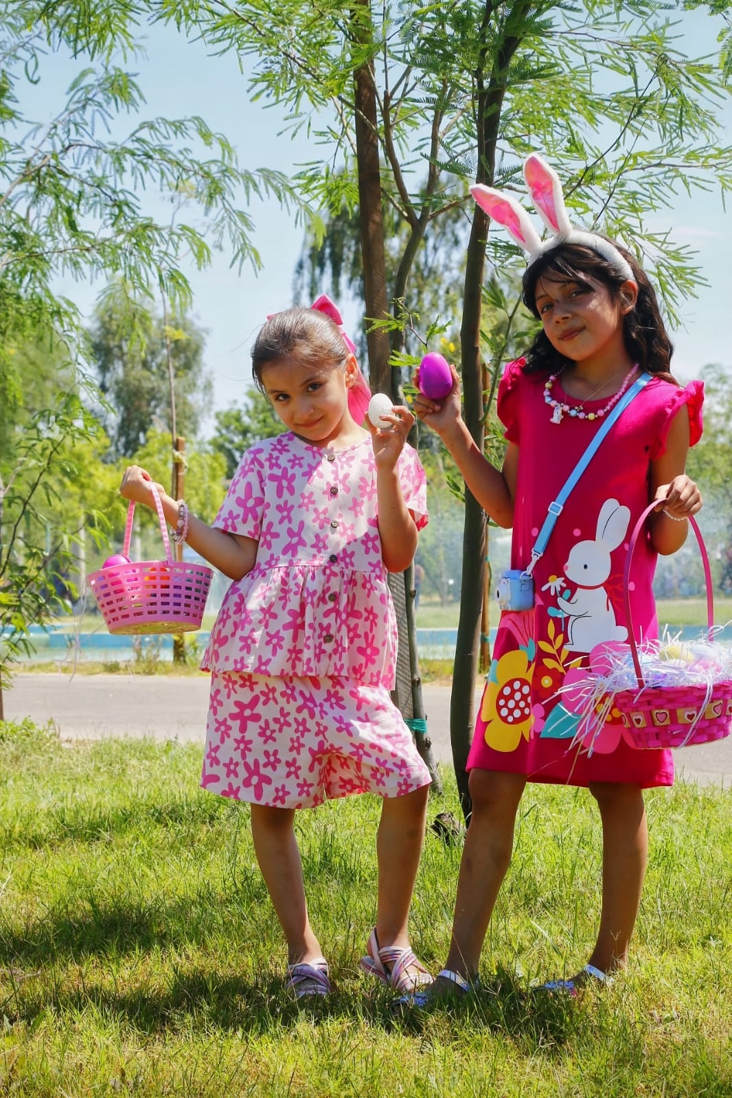 Vania y Alondra, de 6 y 8 años de edad, acudieron al Ecoparque Laguna México este Domingo de Pascua. (Foto: Saúl Martínez)