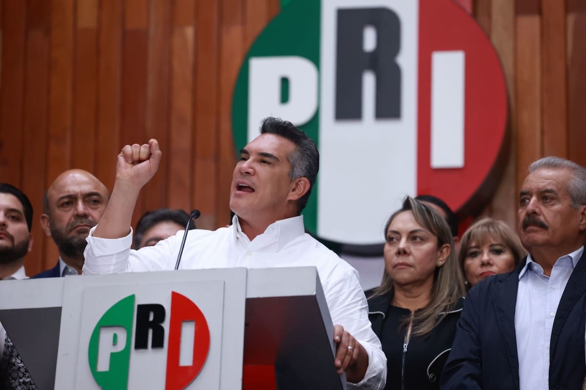 FGR investiga a “Alito” Moreno por presunto desvío de 83.5 millones de pesos, enriquecimiento ilícito y lavado de dinero, pero el dirigente del PRI afirma que las carpetas fueron fabricadas