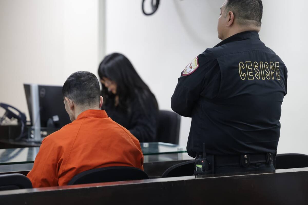 Presentan ante el juez a dueño de taquería “El Cali”, acusado de violación de una mesera