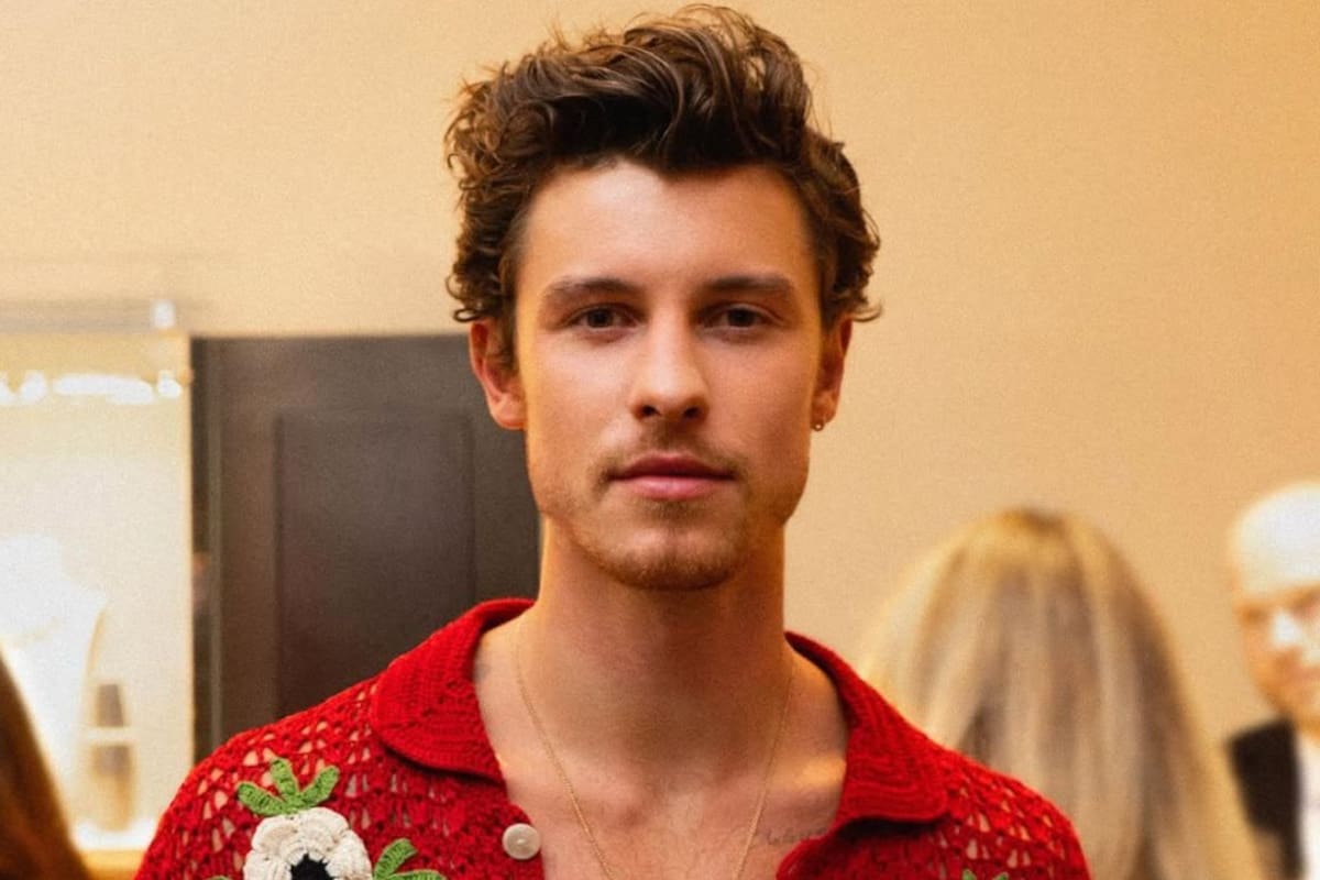 Shawn Mendes es captado orinando en la vía pública en Malibú mientras caminaba con su presunta pareja sentimental