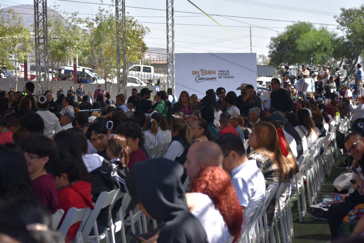 El alcalde Ismael Burgueño Ruiz informó que durante su primer año de gobierno la cobertura en recolección de basura pasó de 60 a 98% de las colonias de Tijuana. Foto: Leonardo Reyes