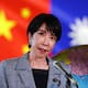 Mientras las tensiones diplomáticas entre China y Japón comienzan a afectar a civiles, la primera ministra japonesa, Sanae Takaichi, asegura haber reflexionado sobre sus declaraciones acerca de Taiwán, pero no se retracta de ellas