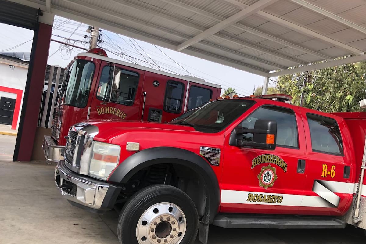 Bomberos de Rosarito trabajan bajo protesta por unidades en pésimo estado