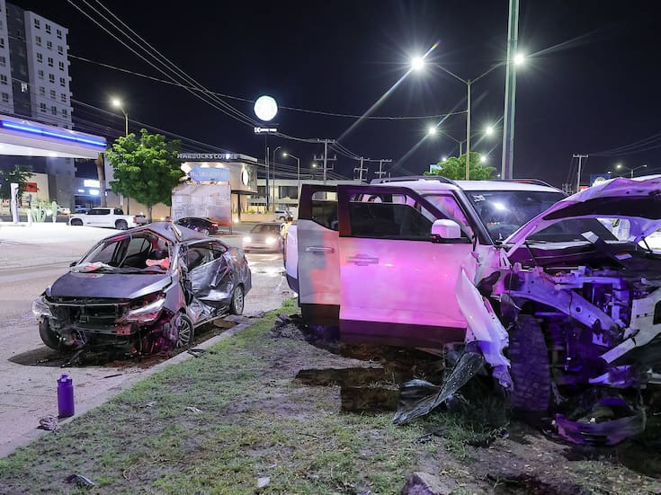 Madre e hija resultan lesionadas tras fuerte choque en bulevar Navarrete, en Hermosillo