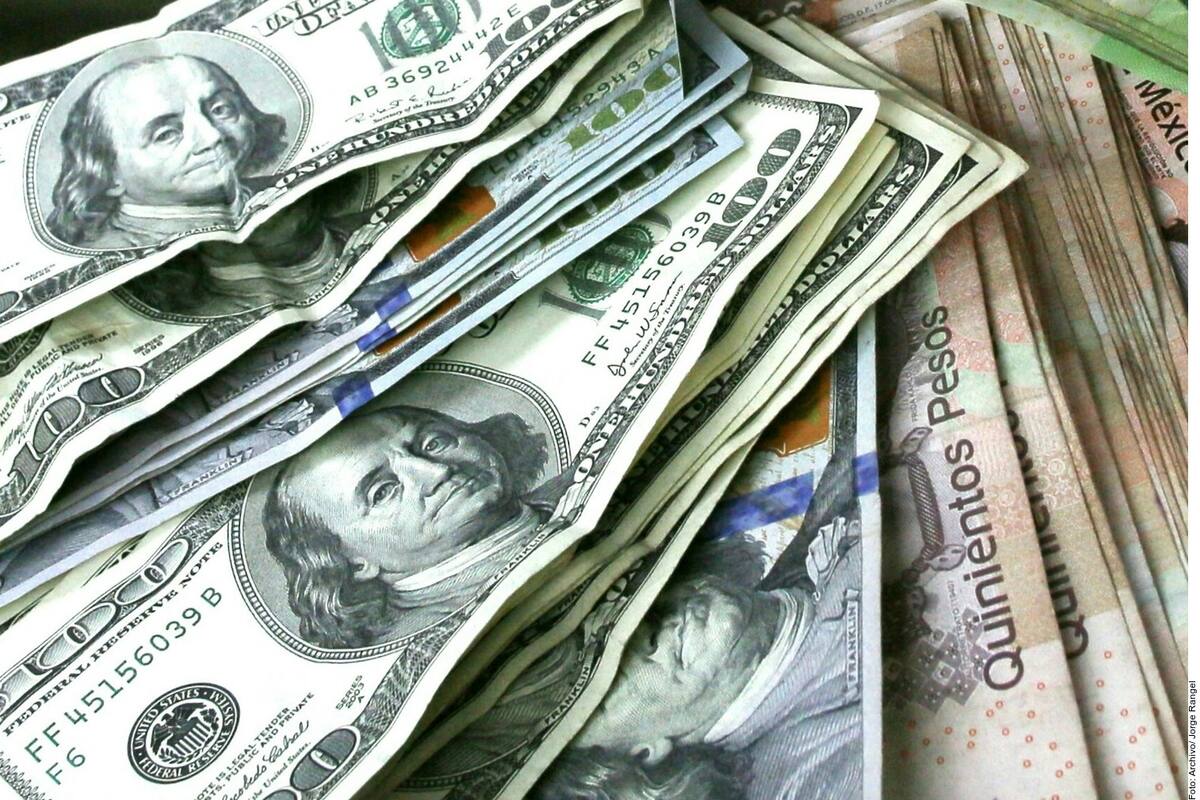 Peso mexicano continúa con leve mejoría
