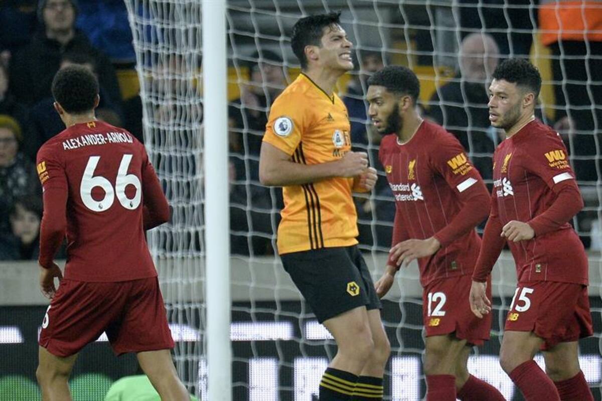 ¡No tiene llenadera! Raúl Jiménez hace golazo tras jugadón que inició vs Liverpool