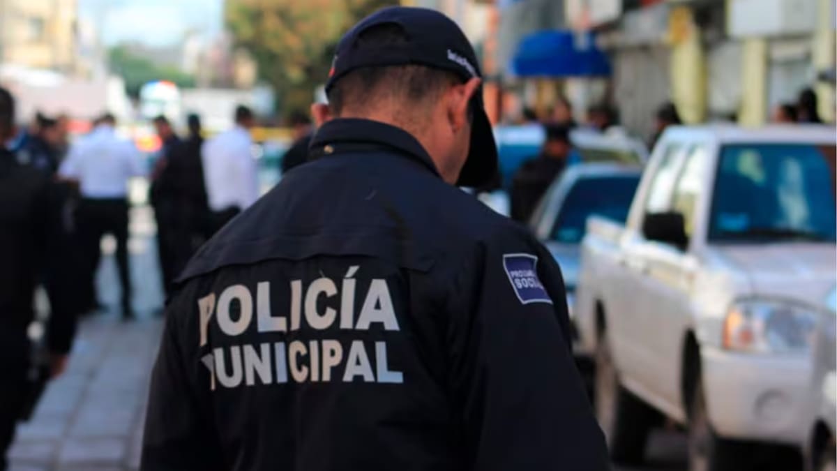 Vecinos de Tepeaca denuncian que policías desaparecen en horarios críticos mientras camiones de gas LP robado circulan y una bodega estalla consumiendo 40 mil litros