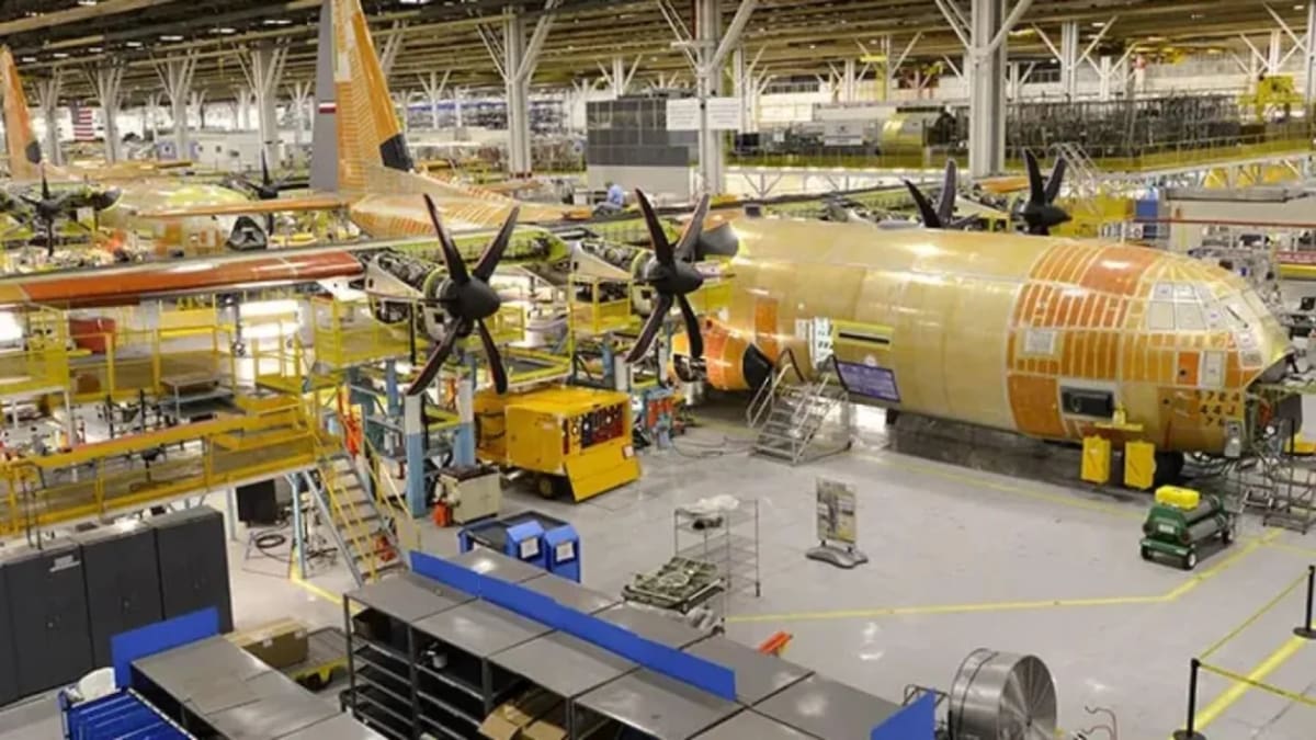 El C-130J Super Hércules integra componentes fabricados en distintos países y un ensamblaje final de alta precisión que garantiza su desempeño en misiones críticas. (Créditos: Lockheed Martin)