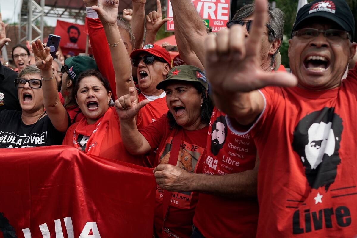 Luiz Inácio Lula da Silva sale de prisión, luego de que juez ordenara que fuera excarcelado