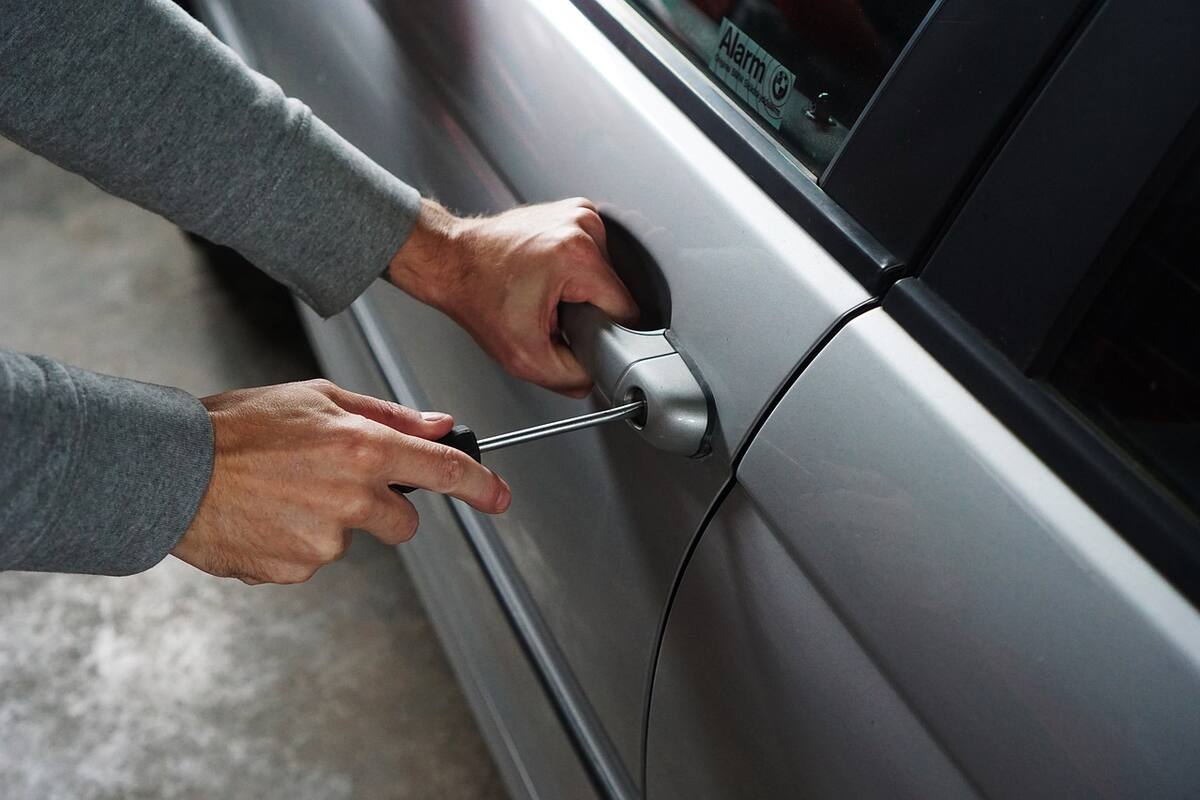 Buscan bajar robo de autos en centros comerciales