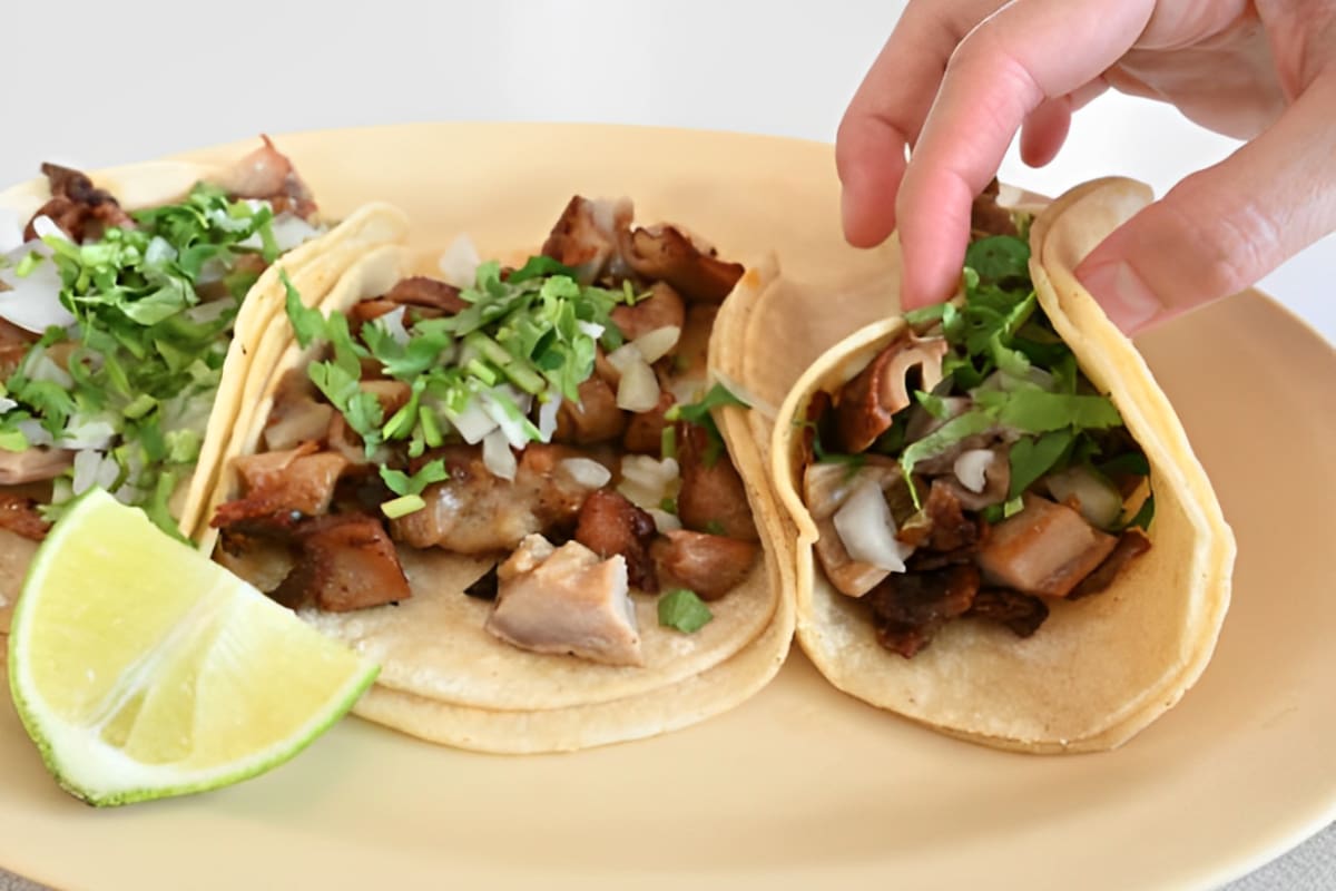 ¿Qué nutrientes aportan los tacos de tripa? Esto dicen los expertos