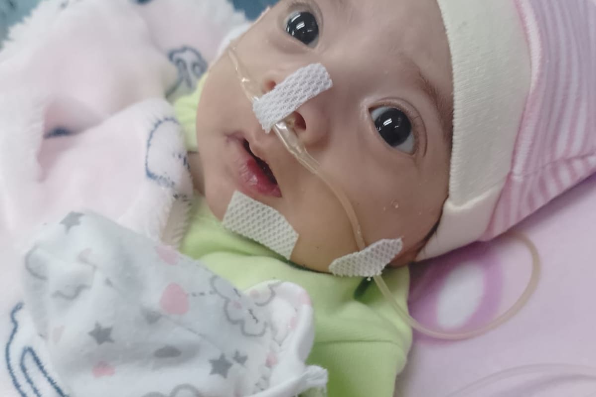 Bebé sin cirugía por falta de especialista en el IMSS