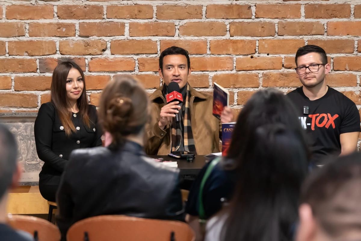 La primera edición de TEX-TOX reunió a escritores locales en un formato de conferencias literarias que promueve el diálogo directo y el acercamiento a la literatura. Foto: Border Zoom