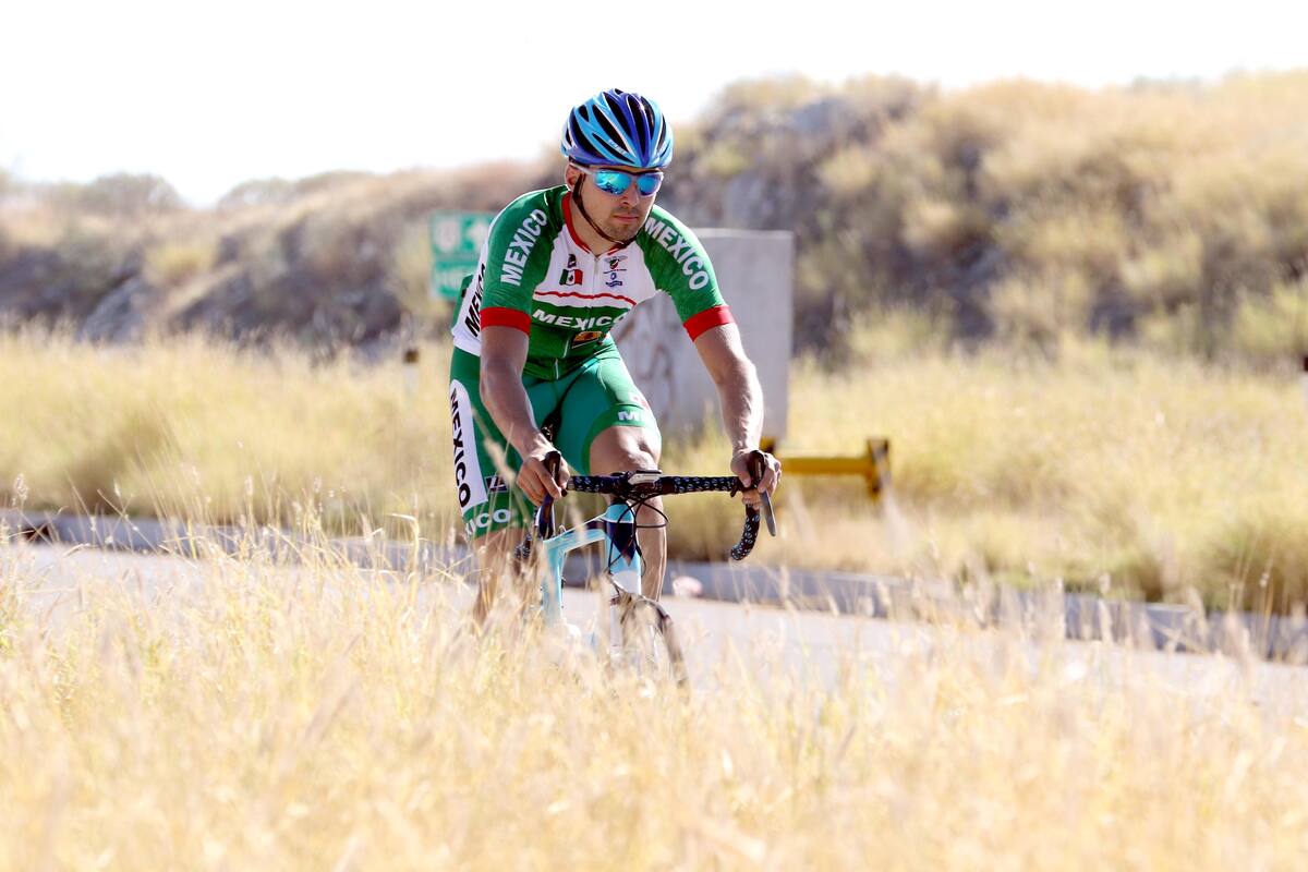 Sonorense pedaleando por Lima