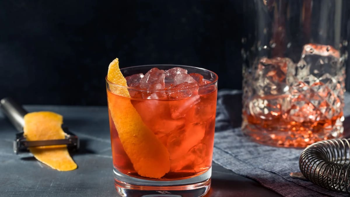 Rosita. Un coctel complejo y elegante con vermut y notas amargas.
