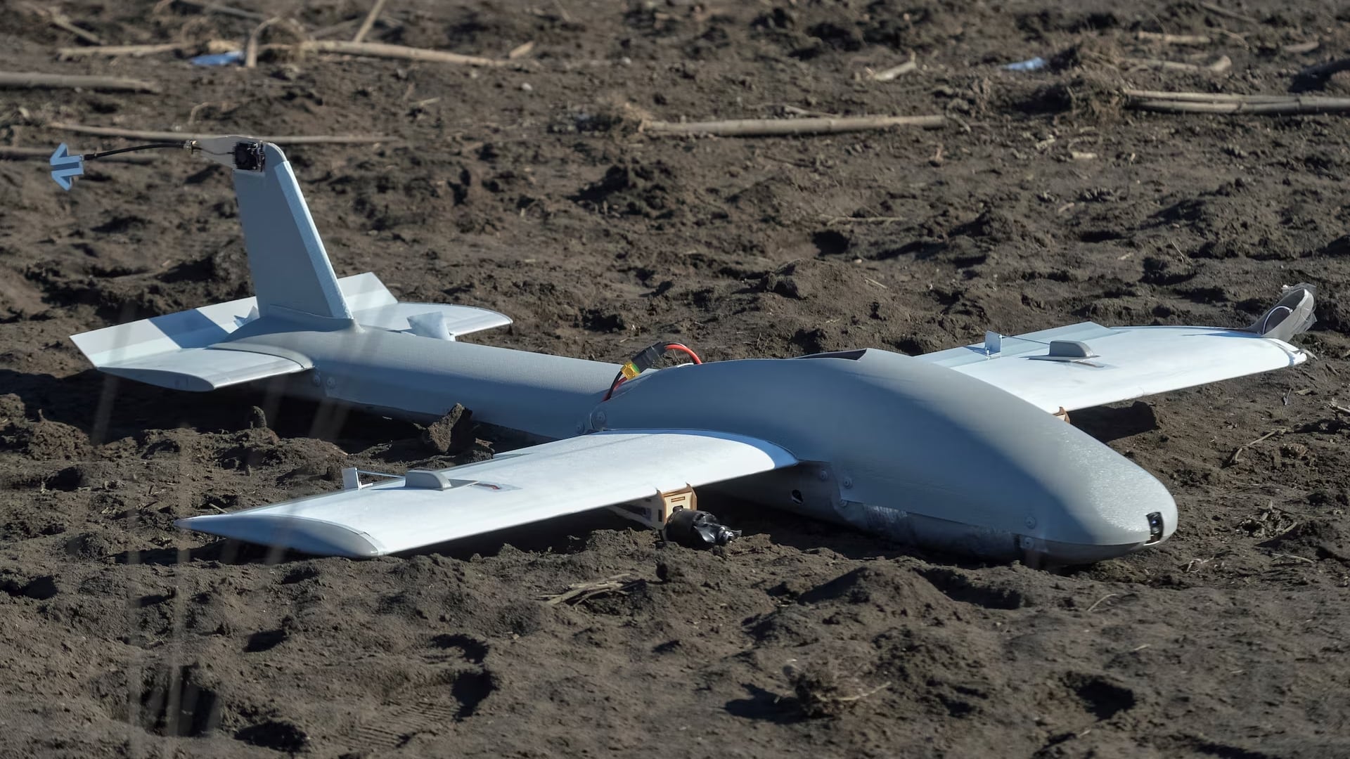 Ucrania impulsa la sustitución de componentes en sus drones militares para avanzar hacia una mayor autosuficiencia tecnológica en medio del conflicto. /Reuters