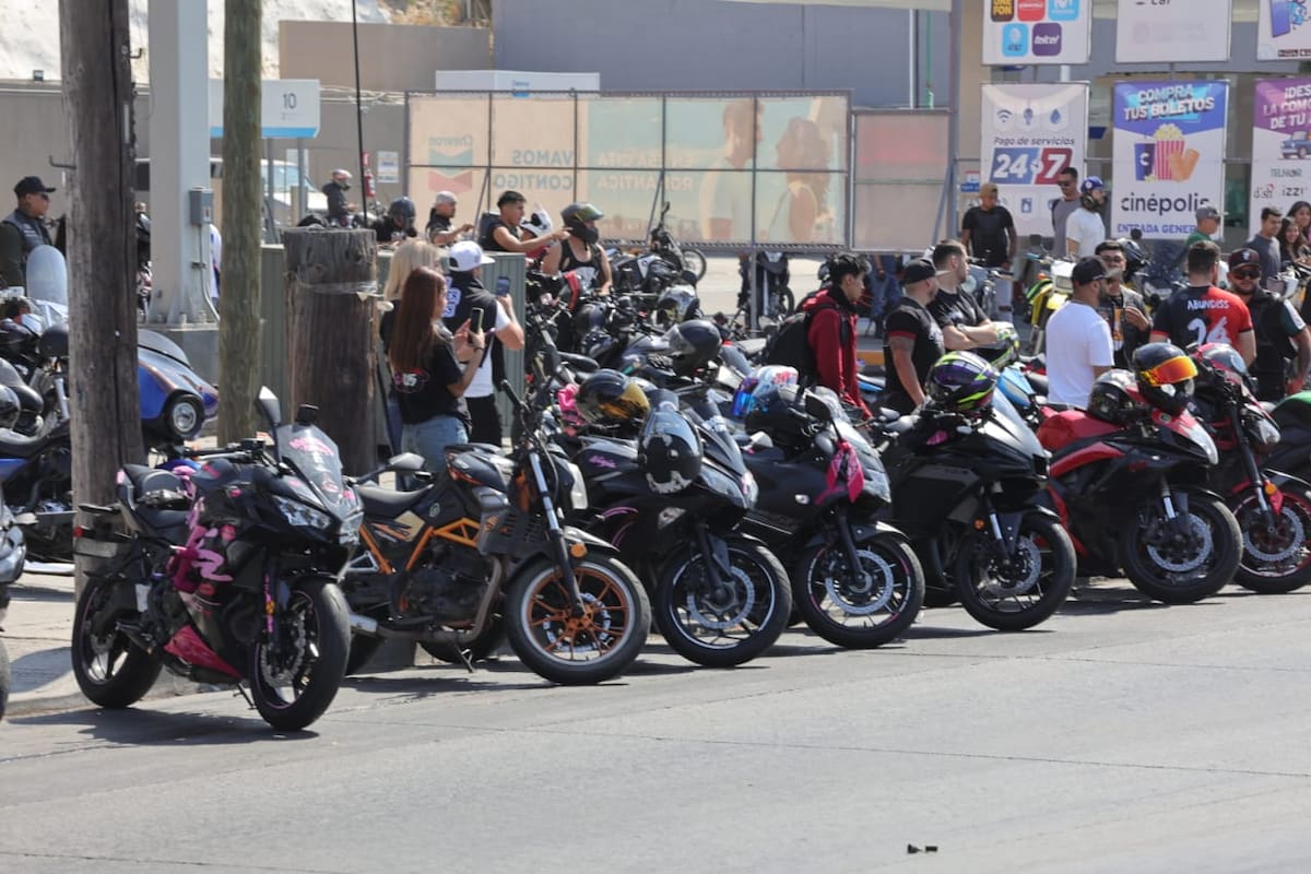 Se concentran motociclistas en bulevar Insurgentes por el TSR SUMMER Edition
