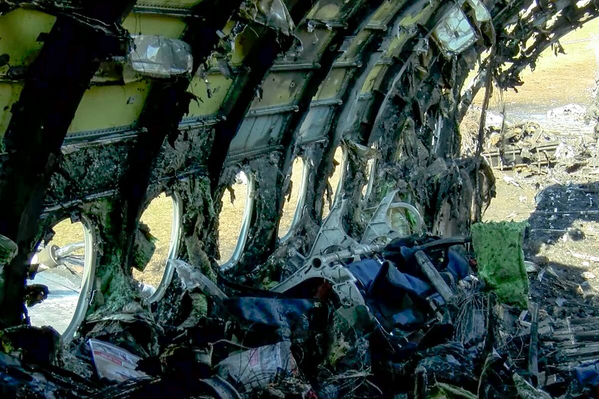 Rayo sería la causa de incendio en avión en Rusia
