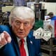 EEUU busca que más trabajadores en México ganen 16 dólares por hora dentro de empresas exportadoras mientras el CCE advierte que habrá una negociación difícil en el T-MEC por los aranceles de Trump