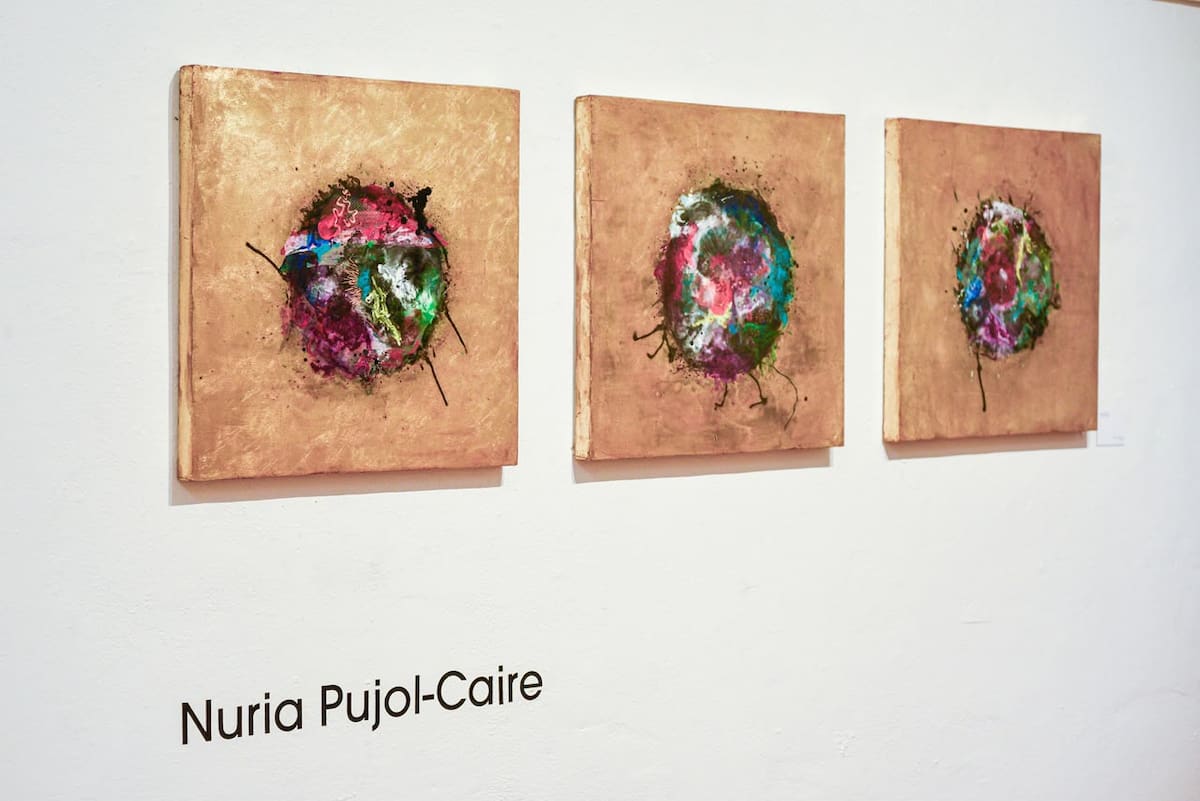 La artista tijuanense inauguró una muestra de pintura abstracta en la Casa de la Cultura, donde invita al público a reflexionar sobre la conexión entre el ser humano, la naturaleza y el cosmos.
Fotos: Border Zoom.
