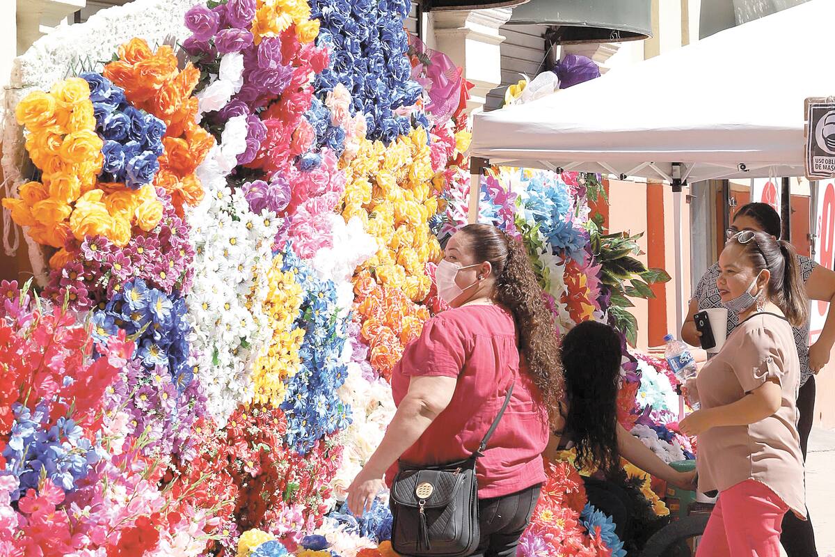Aumentan visitas a panteones en Hermosillo, antes del cierre