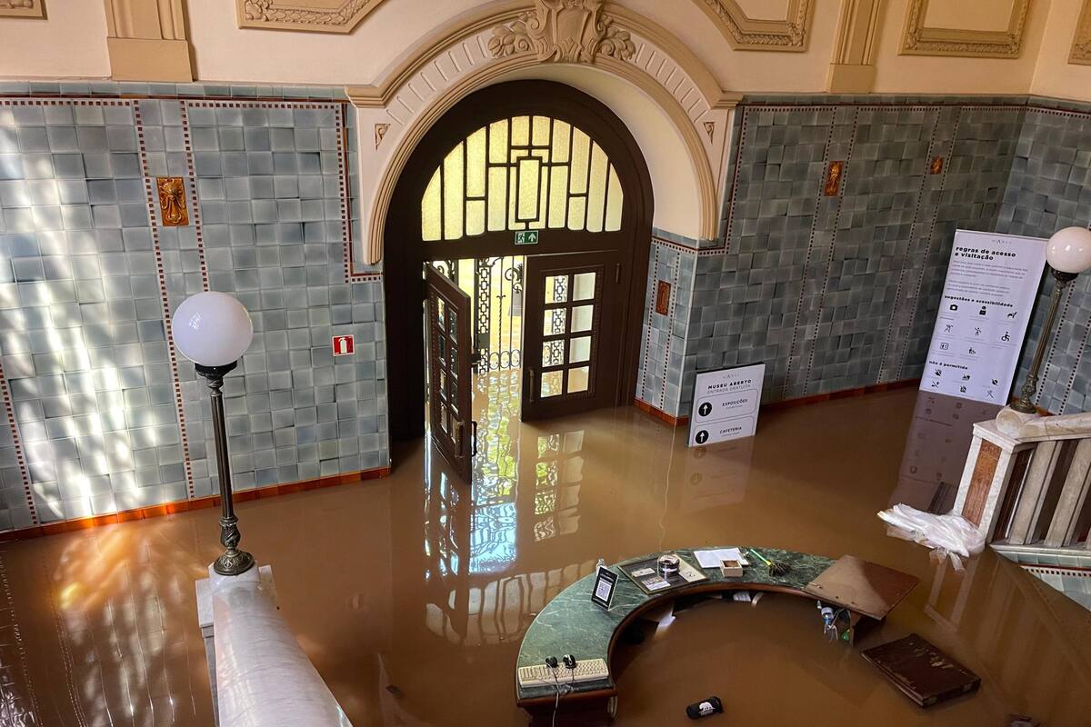 Más de 5.700 obras aisladas por inundación en museo de Porto Alegre