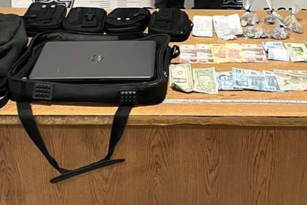 Hombre es arrestado tras robo y destrozos en un Carls Jr.