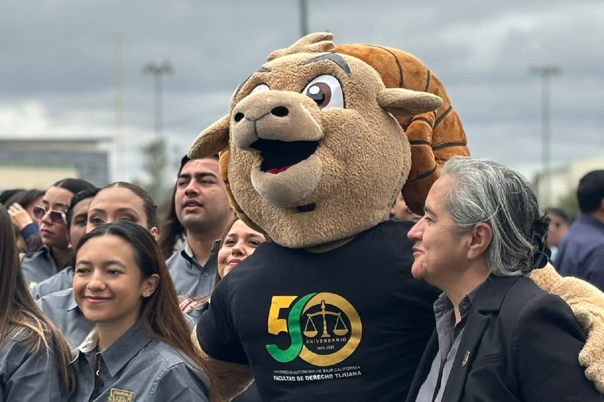 UABC entrega 5 mil 770 potenciales egresados en Baja California durante semestre 2026-1