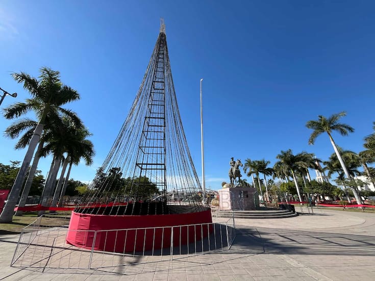 Investigan robo de cableado de árbol navideño municipal en Ciudad Obregón