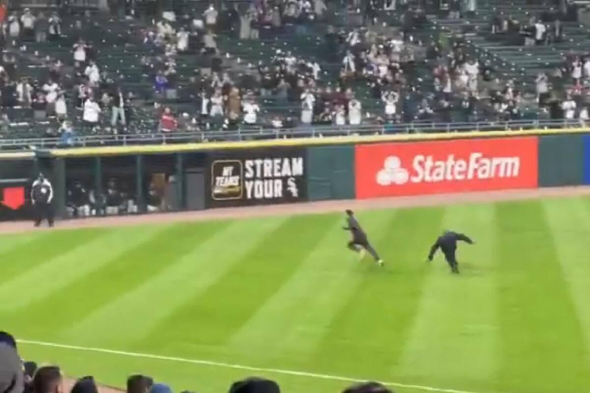 VIDEO VIRAL: Hombre invade campo de White Sox y guardia lo taclea contra la pared