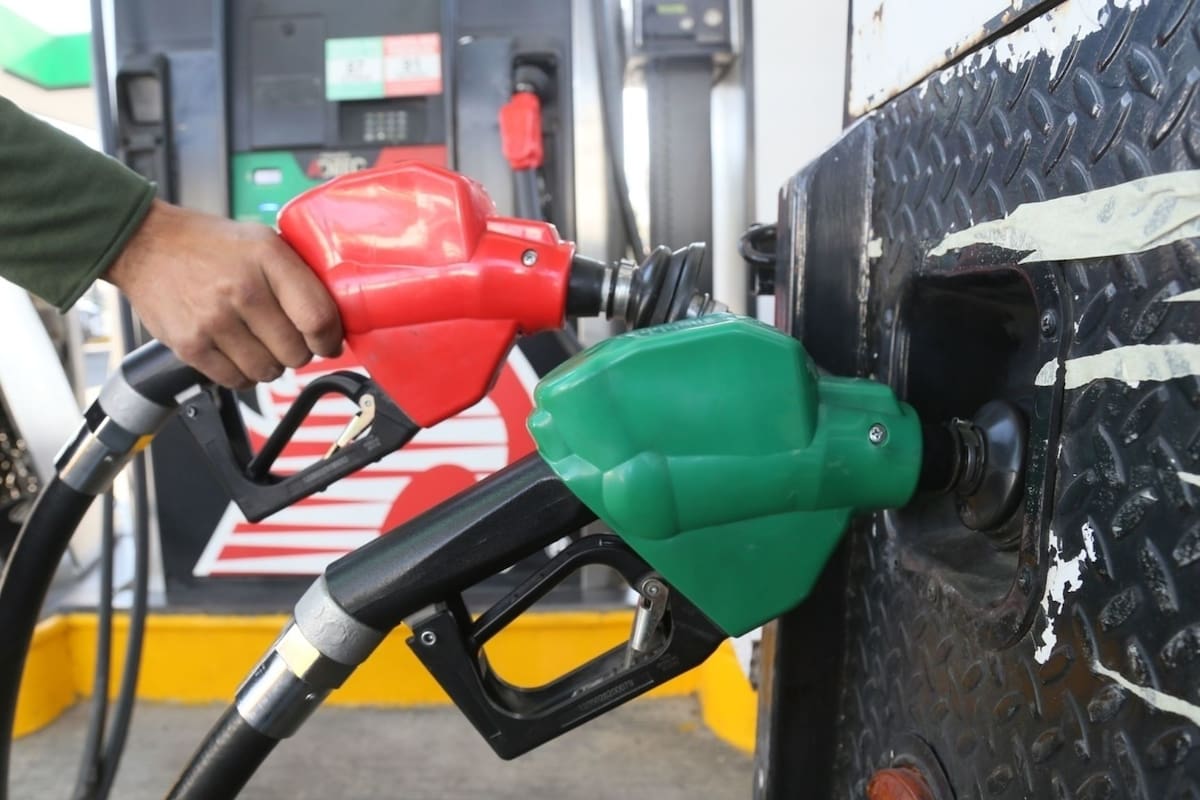 ¿Los estímulos a la gasolina afectan las finanzas públicas? Banamex y BBVA alertan sobre un impacto de hasta 38,000 millones de pesos anuales que resta recursos a salud e infraestructura para contener la inflación en 4.59%