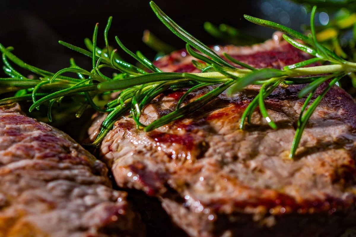 ¿Cuánta carne roja es recomendable consumir? Esto dicen tres expertos en nutrición