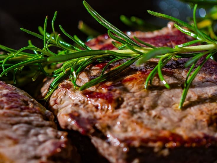 ¿Cuánta carne roja es recomendable consumir? Esto dicen tres expertos en nutrición