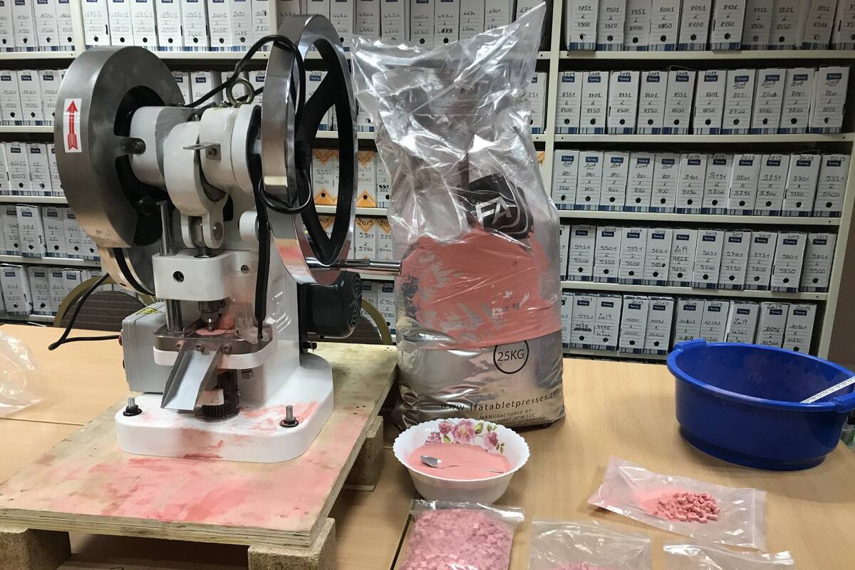 Policía francesa decomisa contrabando de droga, pero resultaron ser gomitas de fresa