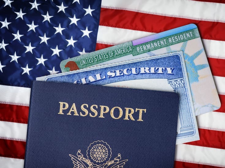 EEUU endurece controles: nueva regla biométrica para viajeros con green card desde 2025