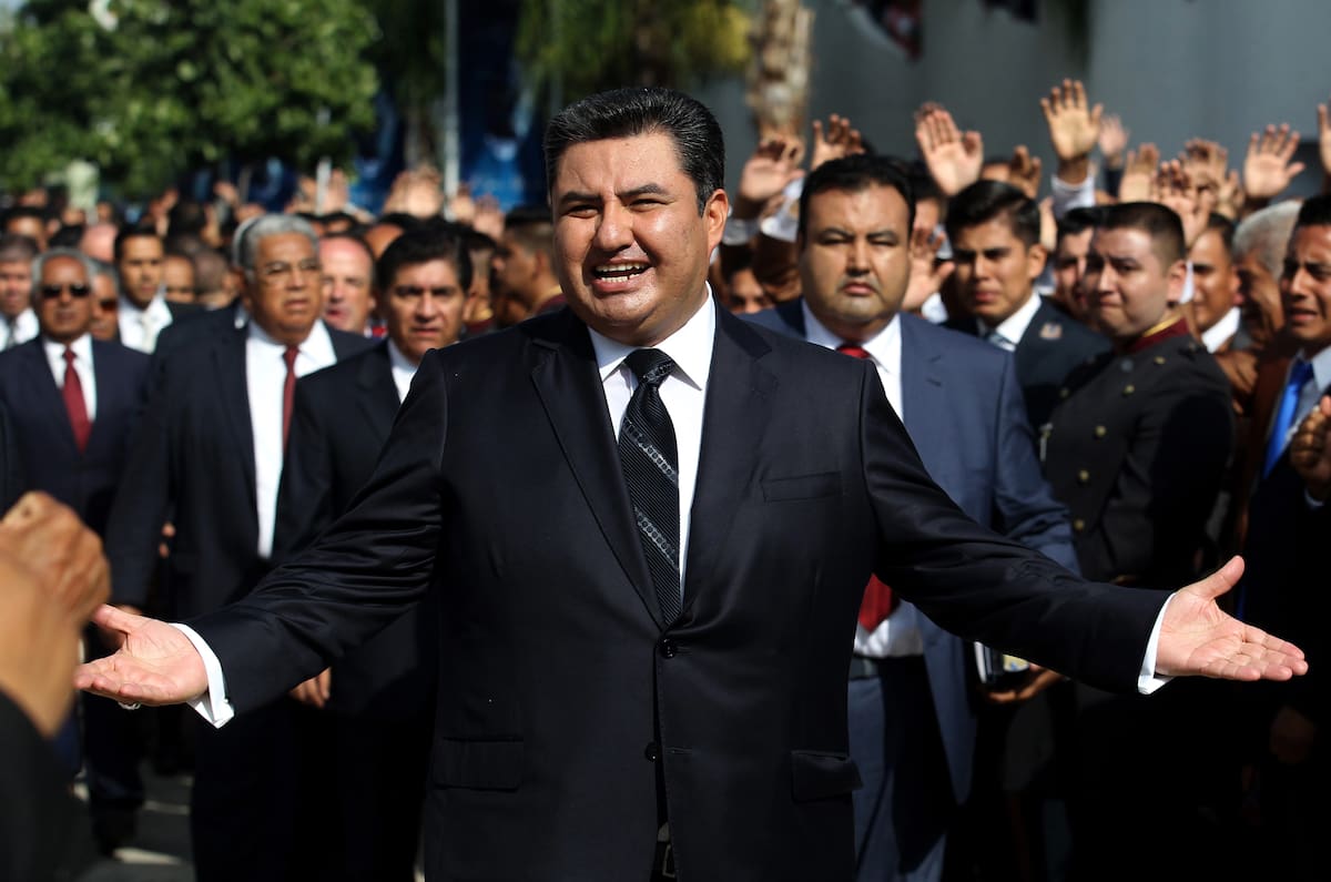 This picture taken on August 9, 2017 shows the leader of the Church of the Light of the World, Naason Joaquin Garcia, walking among his parishioners in Guadalajara, Mexico. - The leader of La Luz Del Mundo, an international religious organization based in Mexico, has been arrested in California on charges of human trafficking, child rape and other felonies, authorities said on June 4, 2019. Naason Joaquin Garcia, who heads the organization that claims one million followers worldwide, and three co-defendants allegedly committed 26 felonies in southern California between 2015 and 2018. (Photo by ULISES RUIZ / AFP)