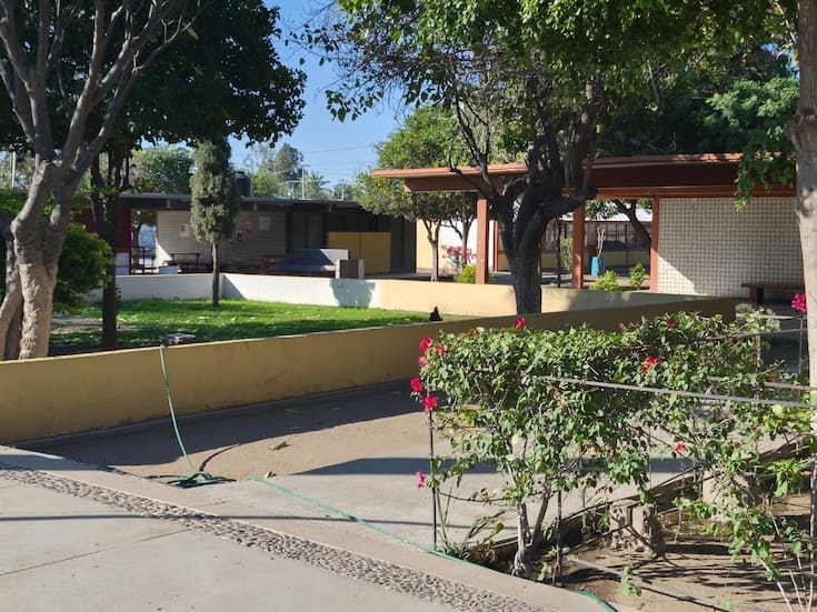 Falla eléctrica mantiene cerrada la Secundaria Técnica 6 desde noviembre y provoca la baja de 61 alumnos; padres exigen regreso seguro a las aulas