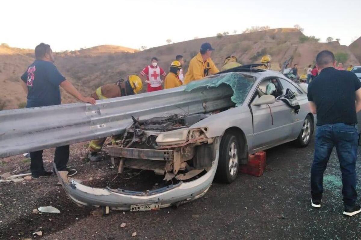 Muere mujer en Nogales tras chocar contra valla de contención