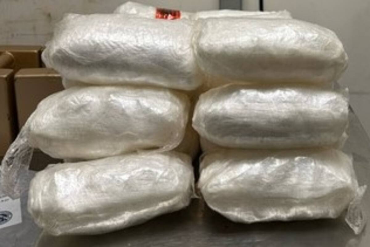 Encuentran metanfetamina en hielera con pescados, en Calexico