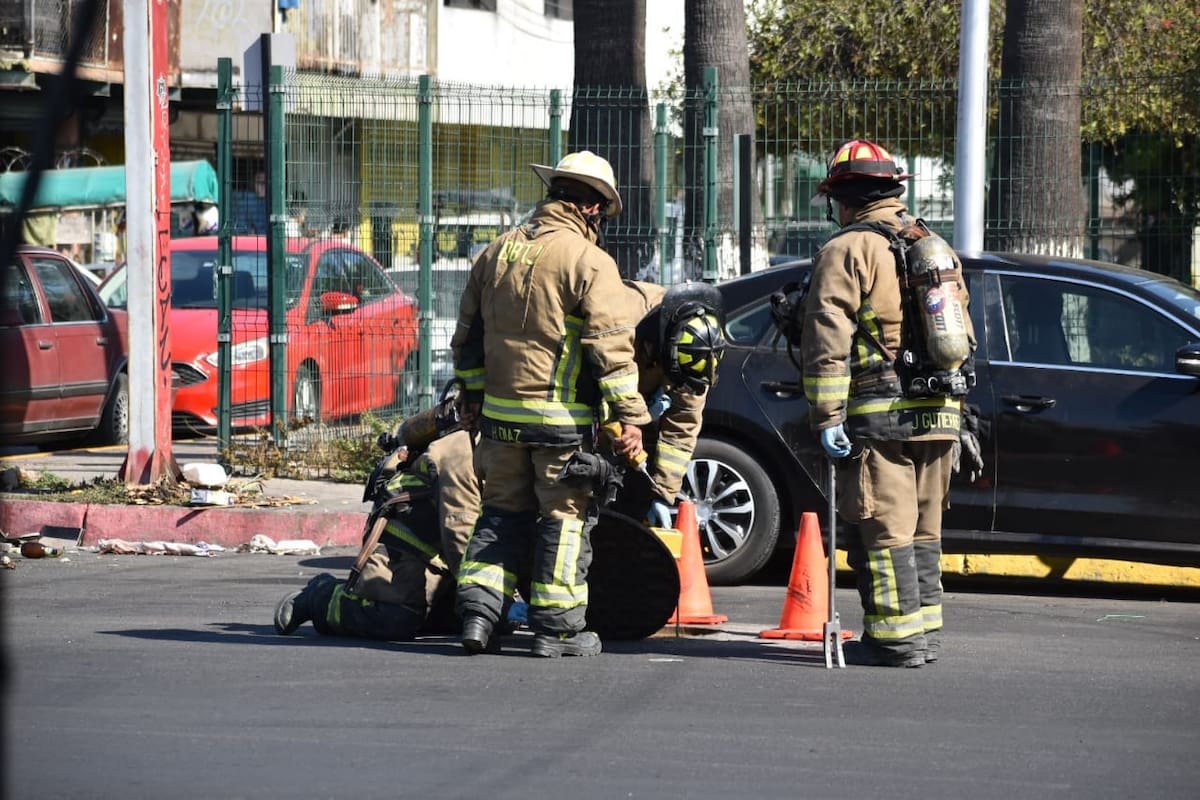 Explota alcantarilla en la Zona Centro
