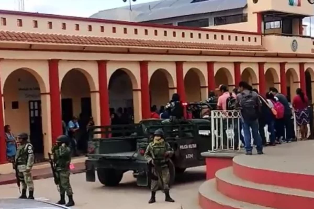 Con disparos retienen a regidora y secretario en Chiapas