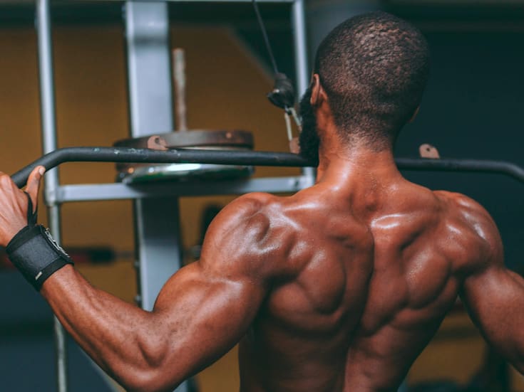 Cómo el entrenamiento de fuerza previene enfermedades y mejora la vitalidad, según expertos