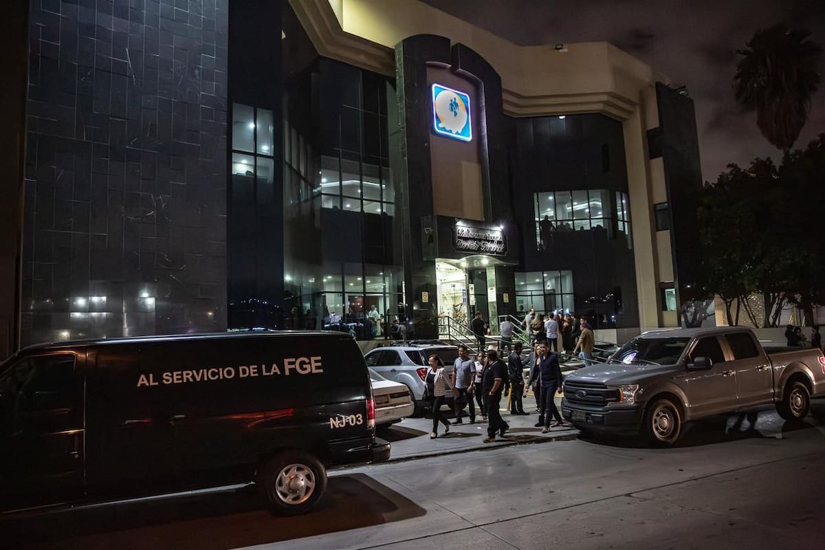 La situación generó inconformidad entre los familiares presentes. Foto: Border Zoom